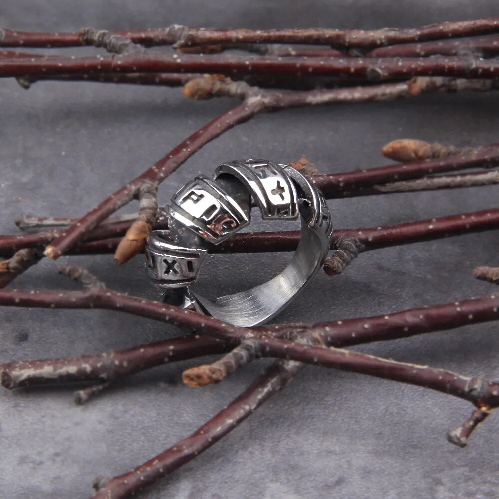 anillo con runas nordicas