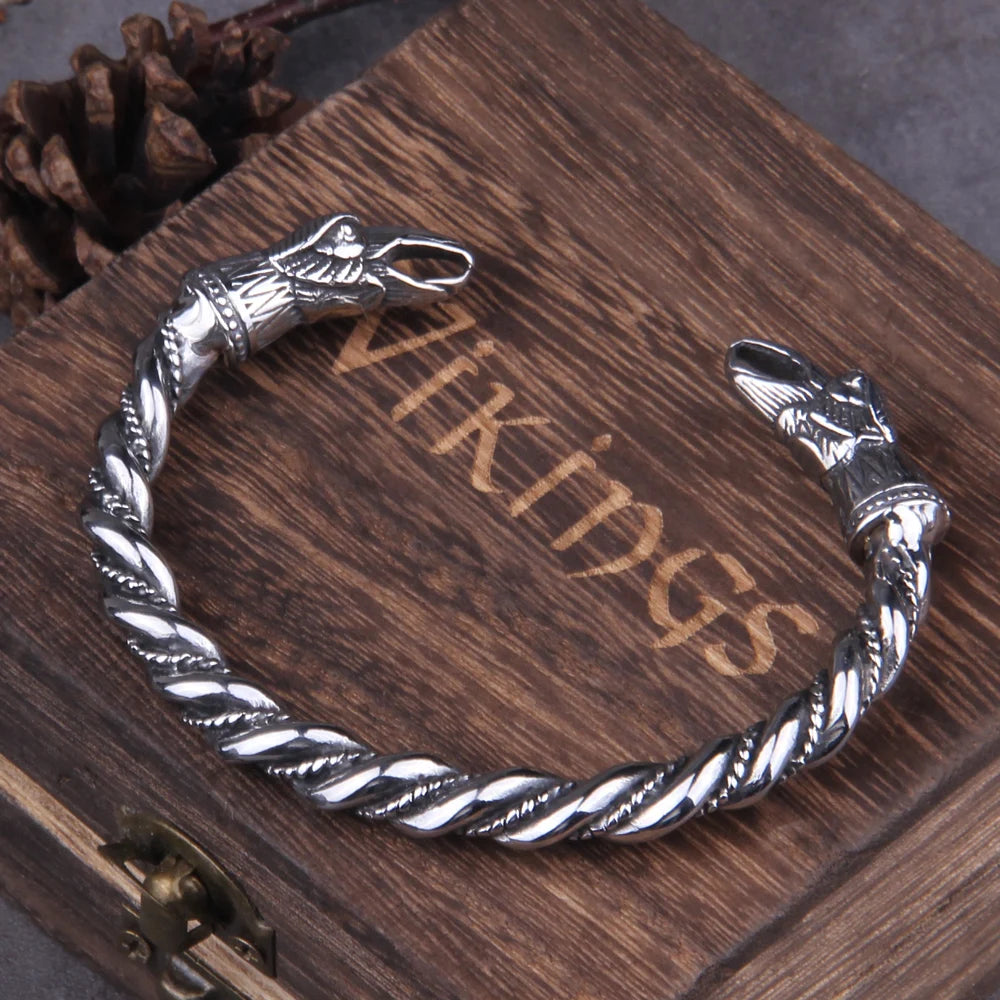 brazalete de cuervo vikingo