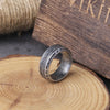 anillo simbolos vikingos gris