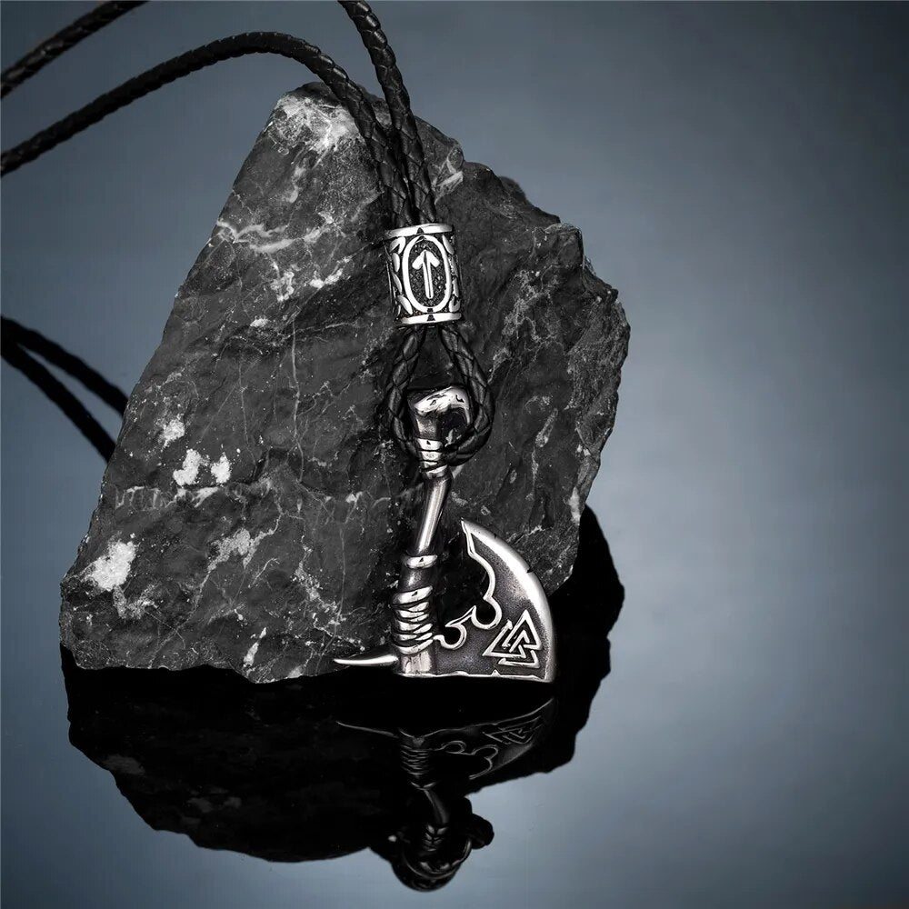 collar hacha de valknut