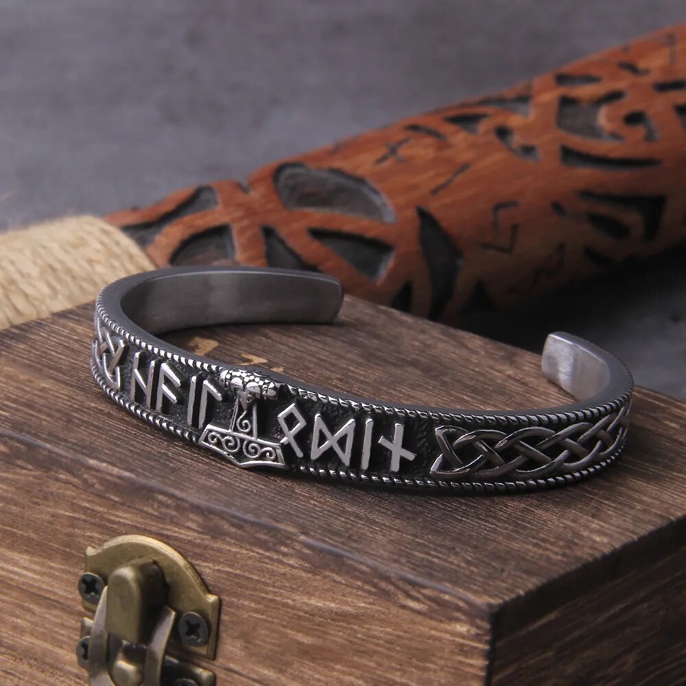 pulsera mjolnir runas