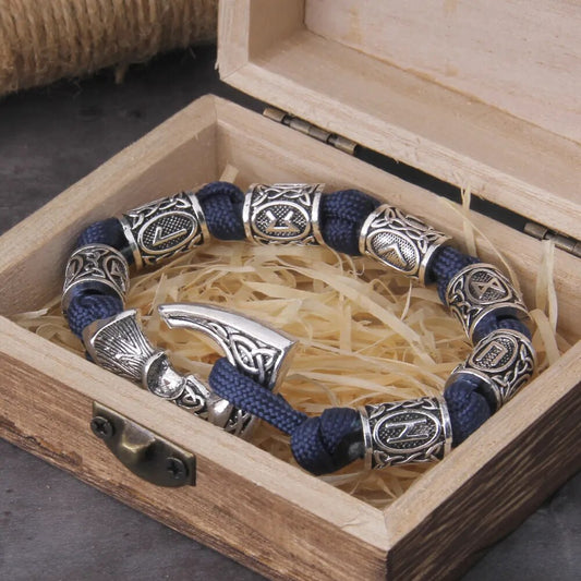 brazalete vikingo hacha runas azul