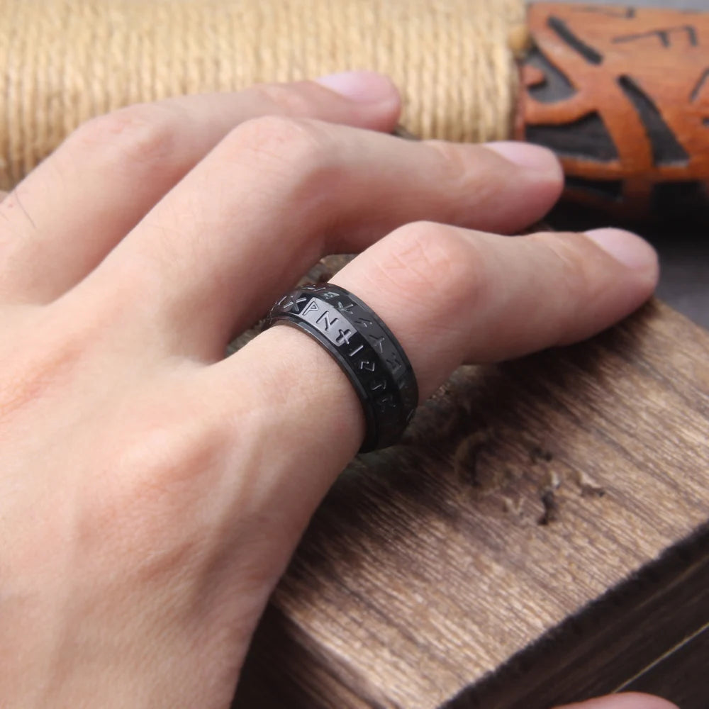 anillo de hombre runas vikingas