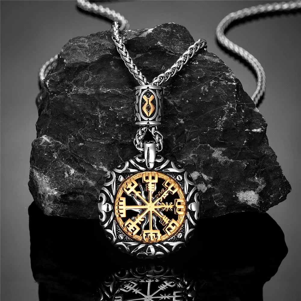 collar vikingo brujula