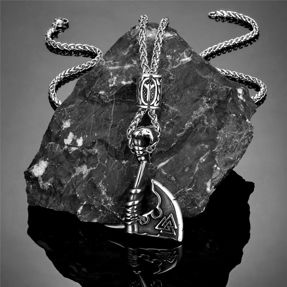 collar de hacha valknut