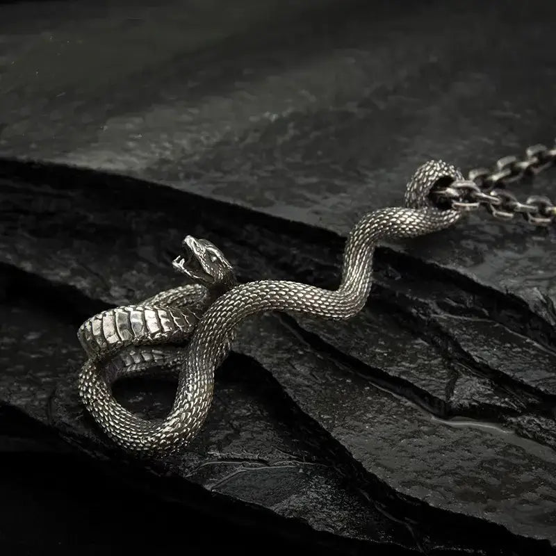 colgante serpiente vikinga