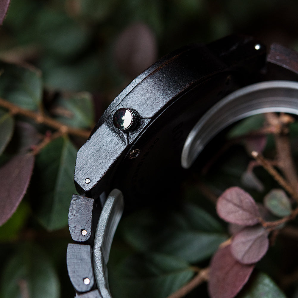 reloj de madera martillo