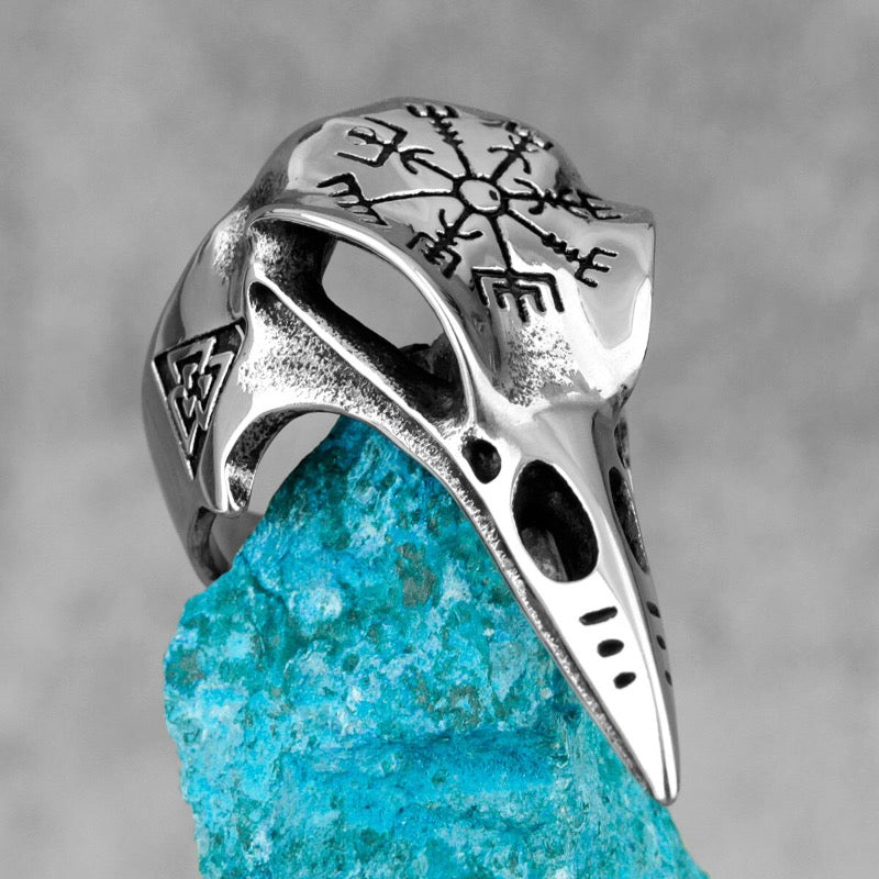 anillo cuervo símbolos