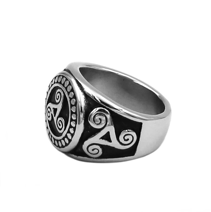 anillo simbolo triskel