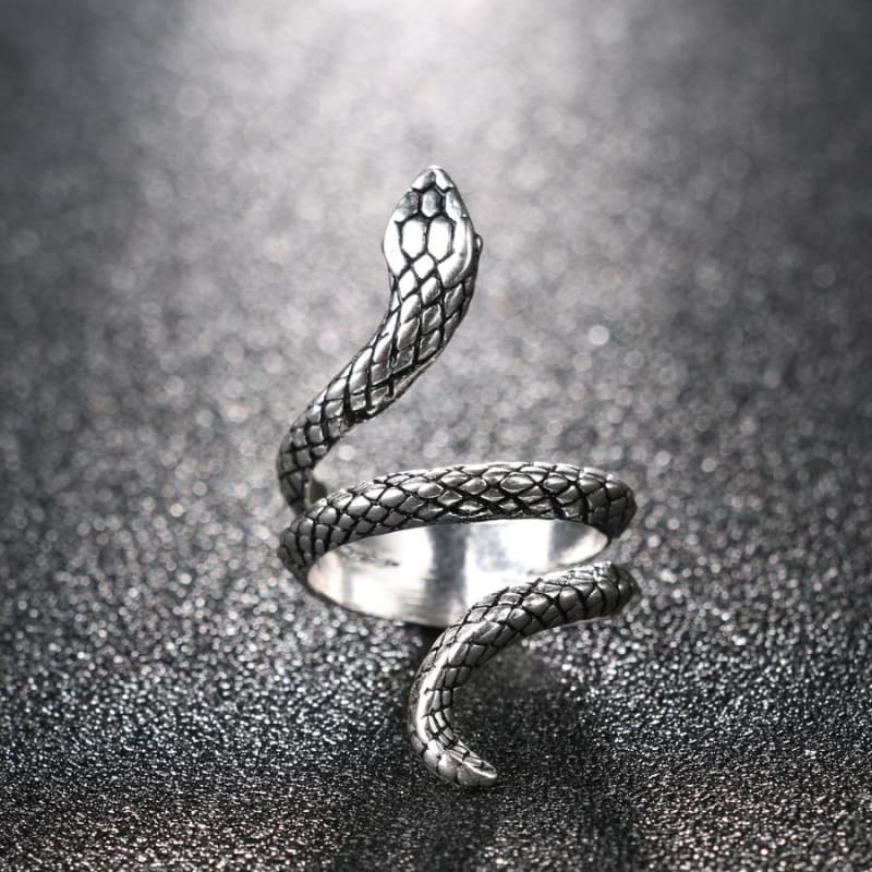 anillo con serpiente