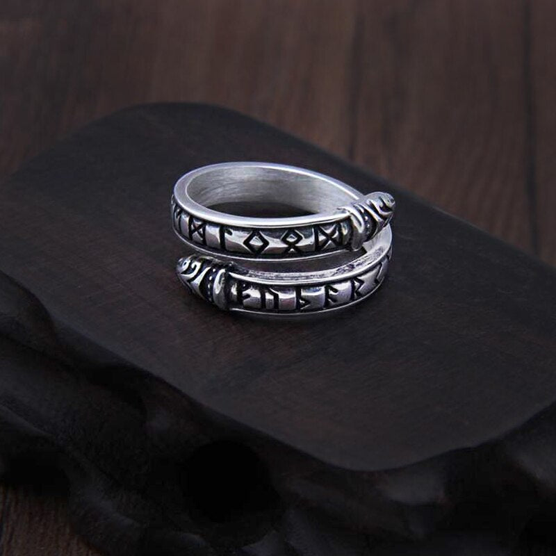 anillo runas vikingas