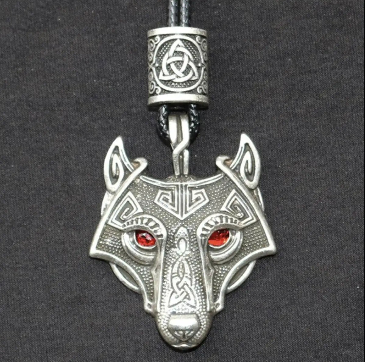 collar lobo runas