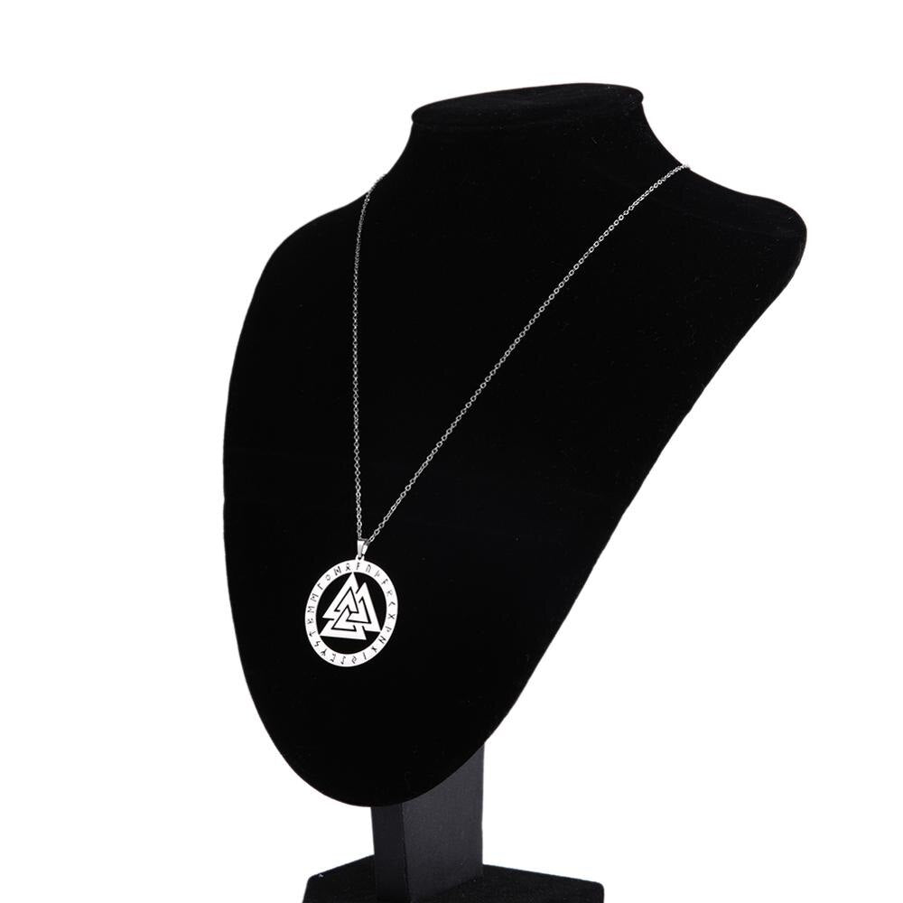 collar vikingo runas