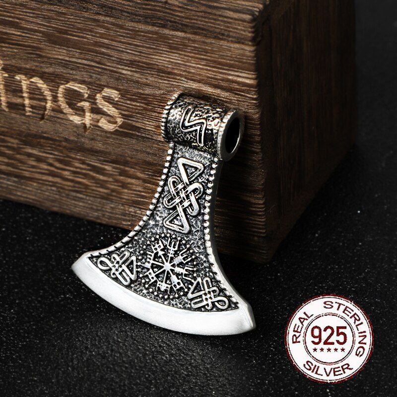 colgante vikingo hacha
