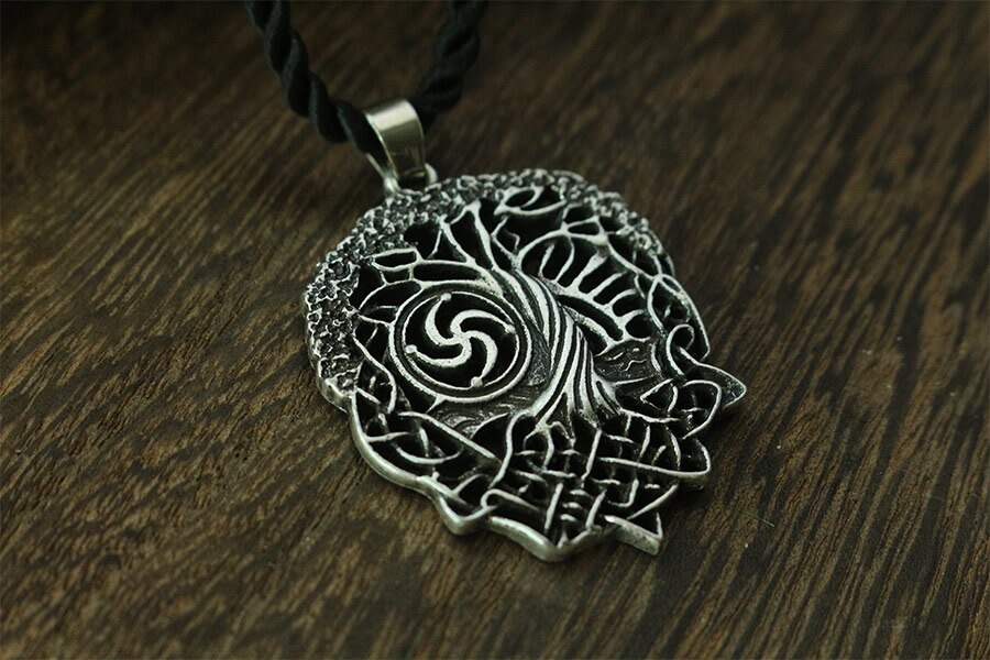 Collar yggdrasil