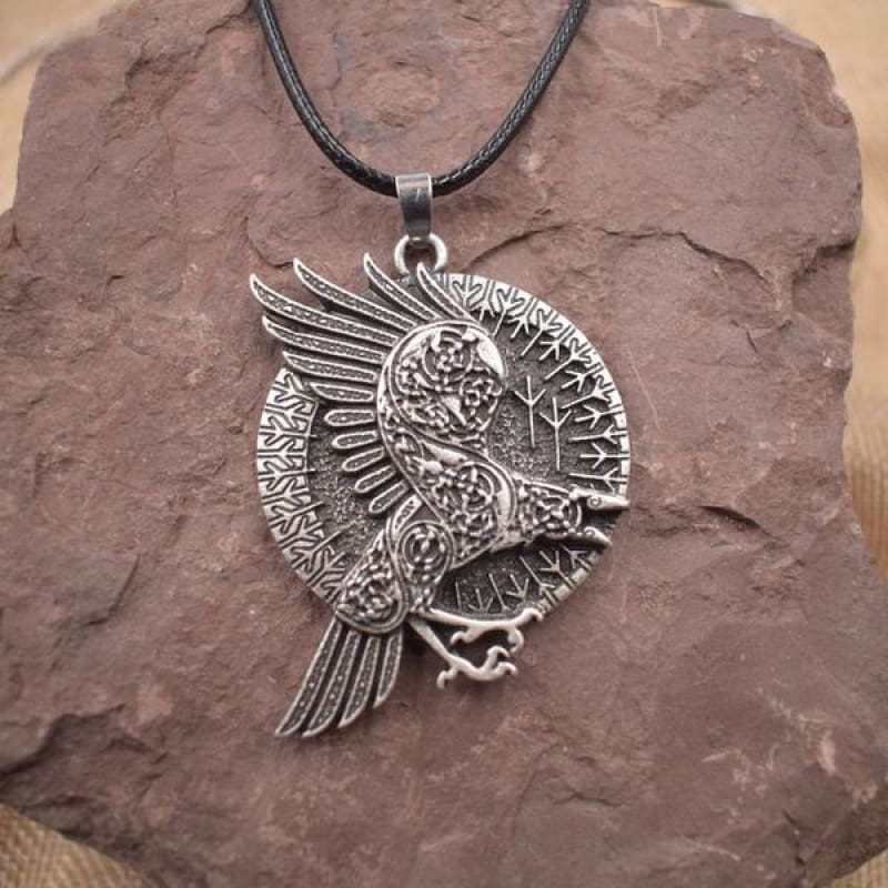 collar cuervo