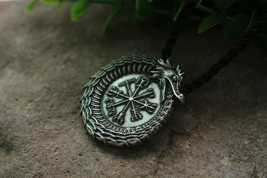 Collar Jormungandr Vegvisir
