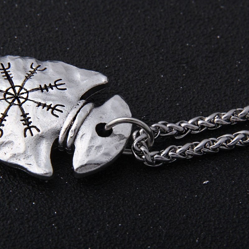 collar vikingo brujula