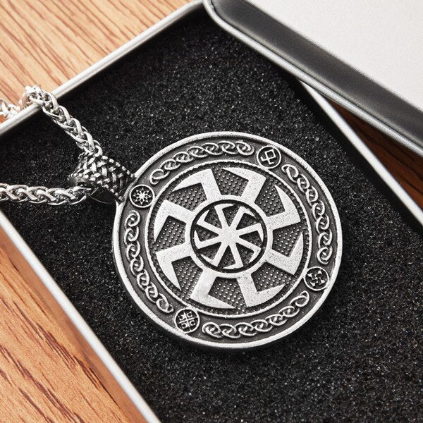 collares y colgantes vikingos