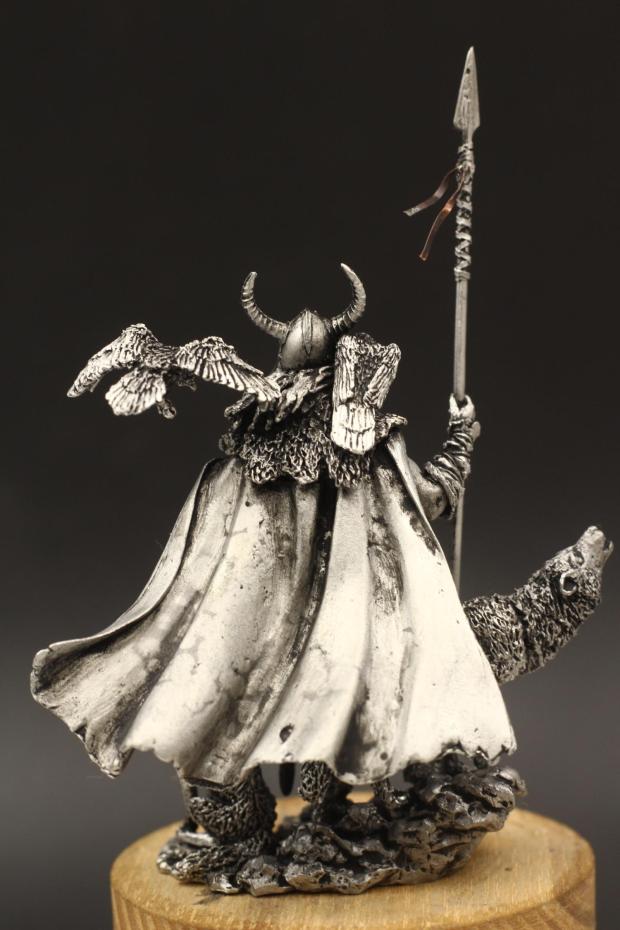 estatua nordica odin