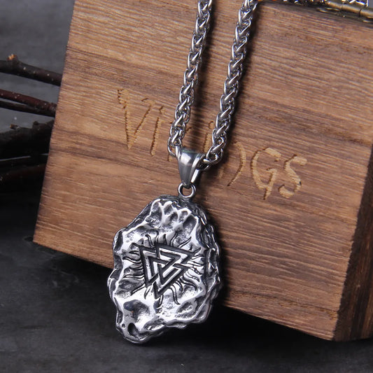 amuleto escandinavo valknut