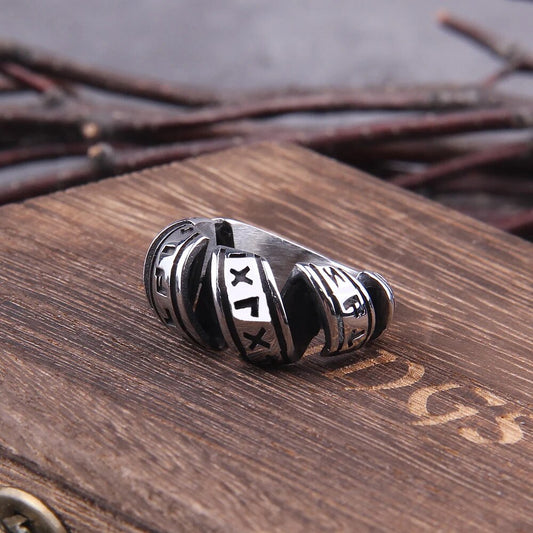 anillo con runas nordicas