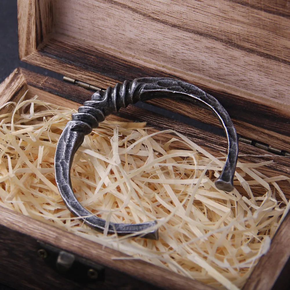 brazalete vikingo artesanal