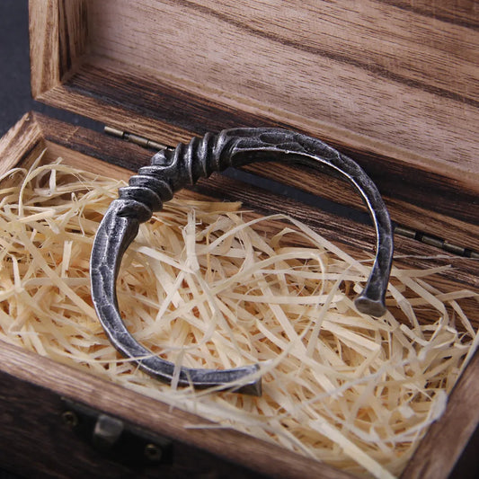 brazalete vikingo artesanal