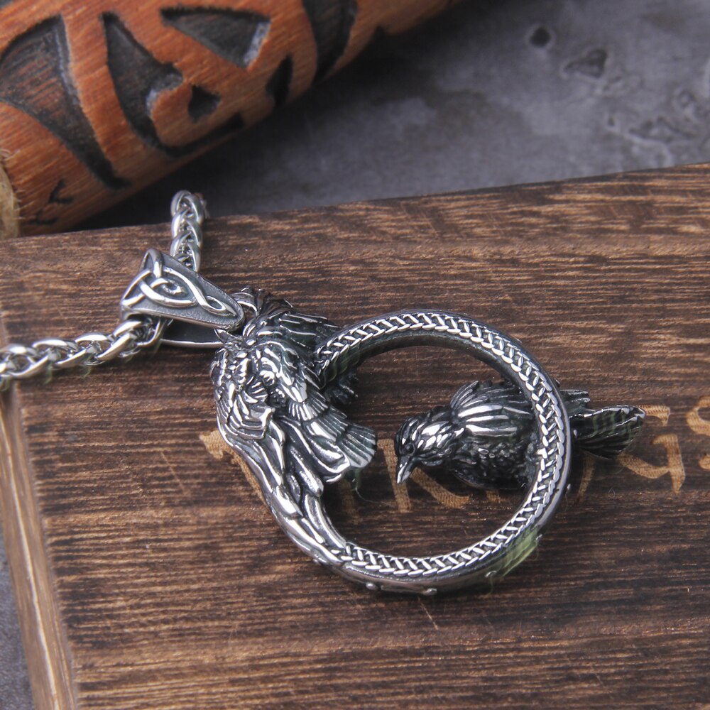 colgante de cuervos odin