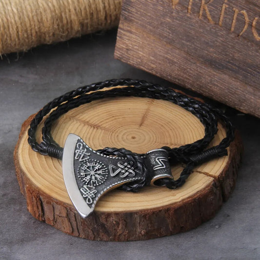 brazalete nordico hacha