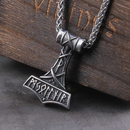 colgante mjolnir runas