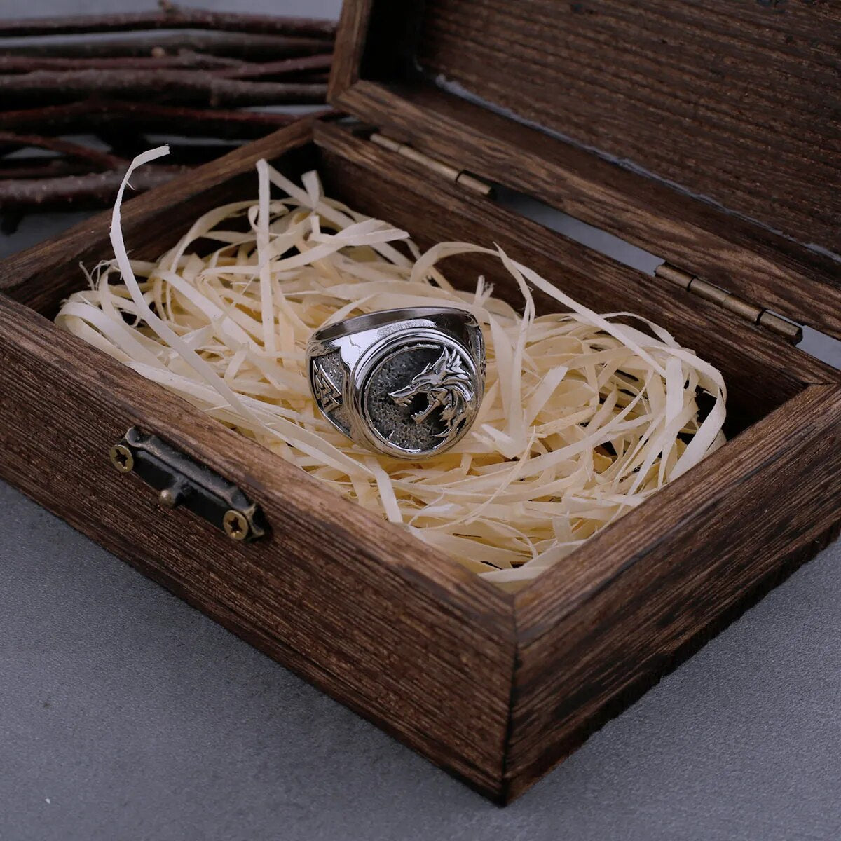 anillo the witcher serie