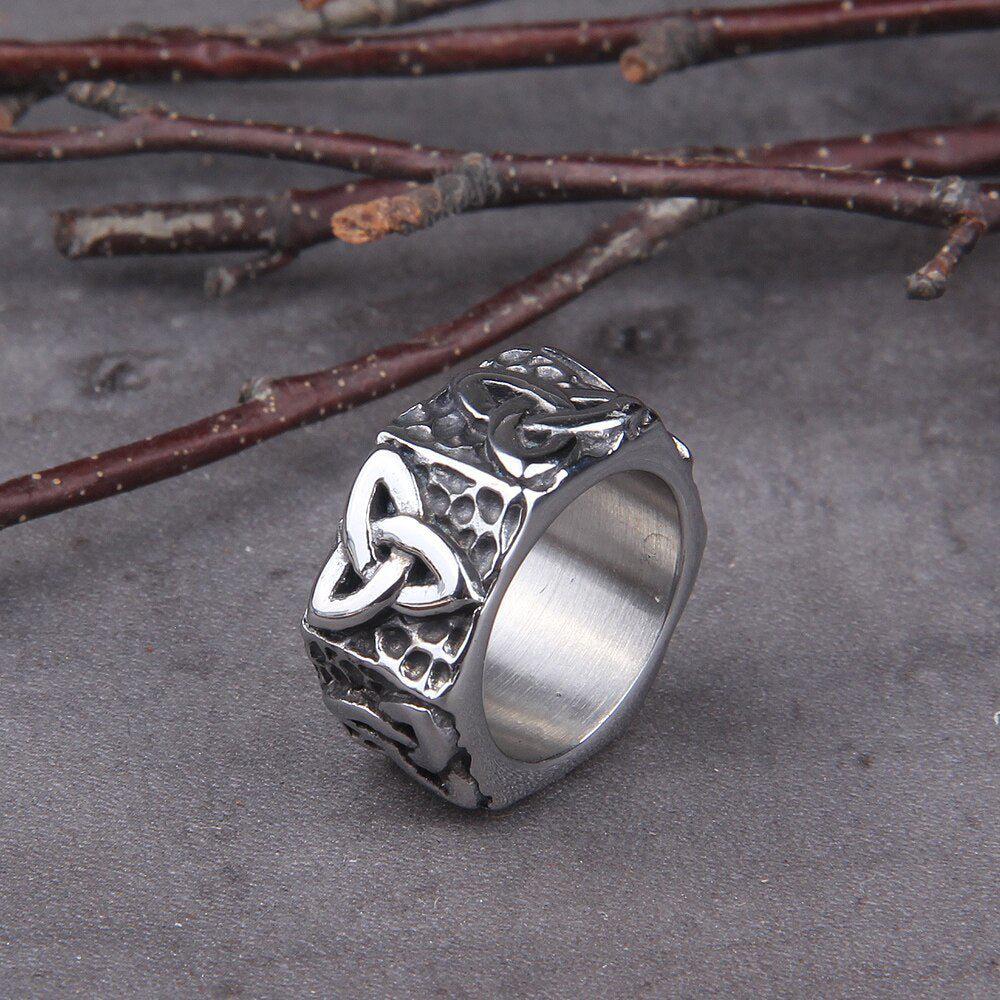 Anillo Triquetas