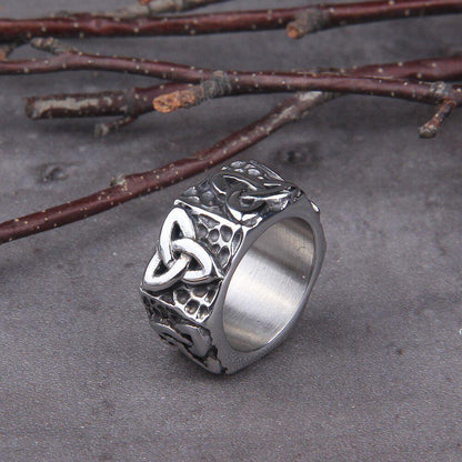 Anillo Triquetas