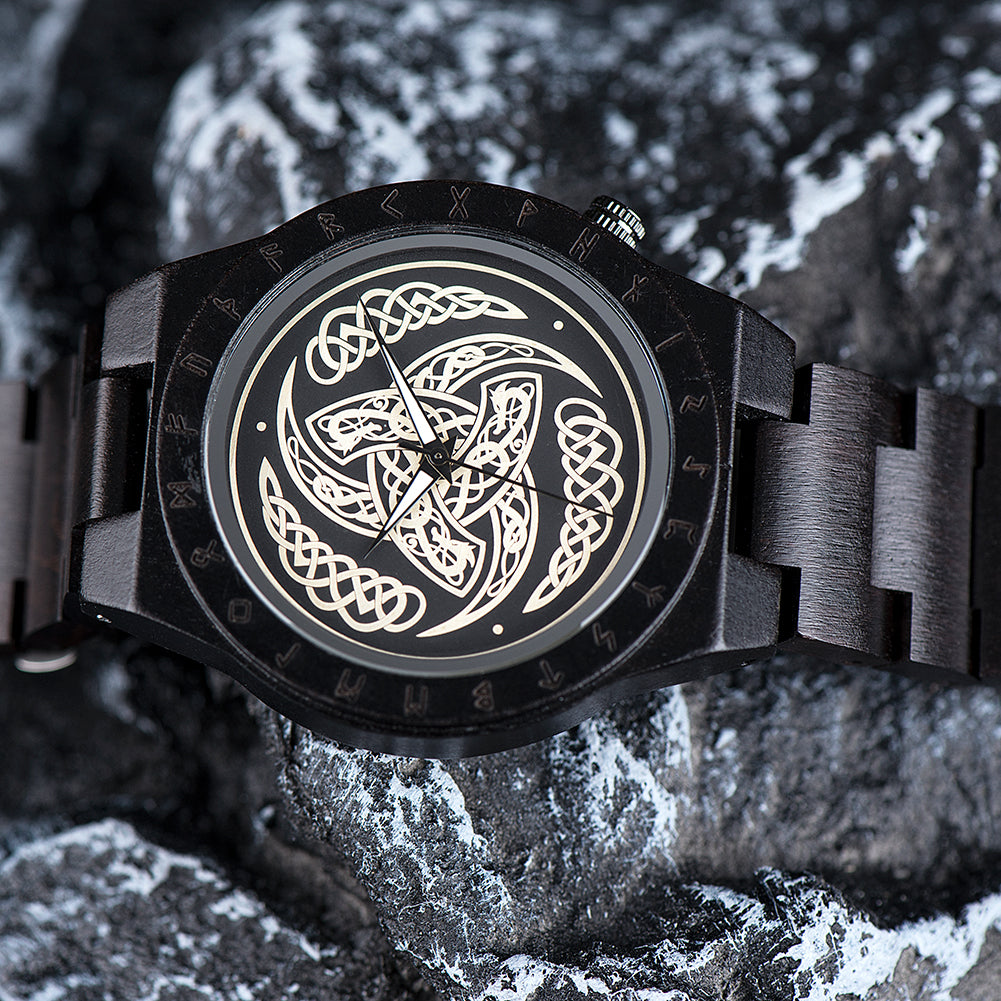 reloj nudo odin madera