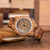 reloj de madera marron