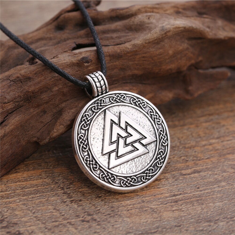 collar vikingo valknut
