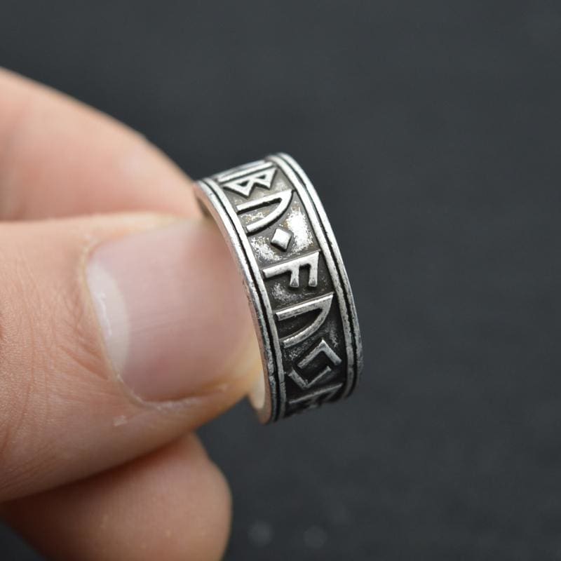 anillo vikingo futhark