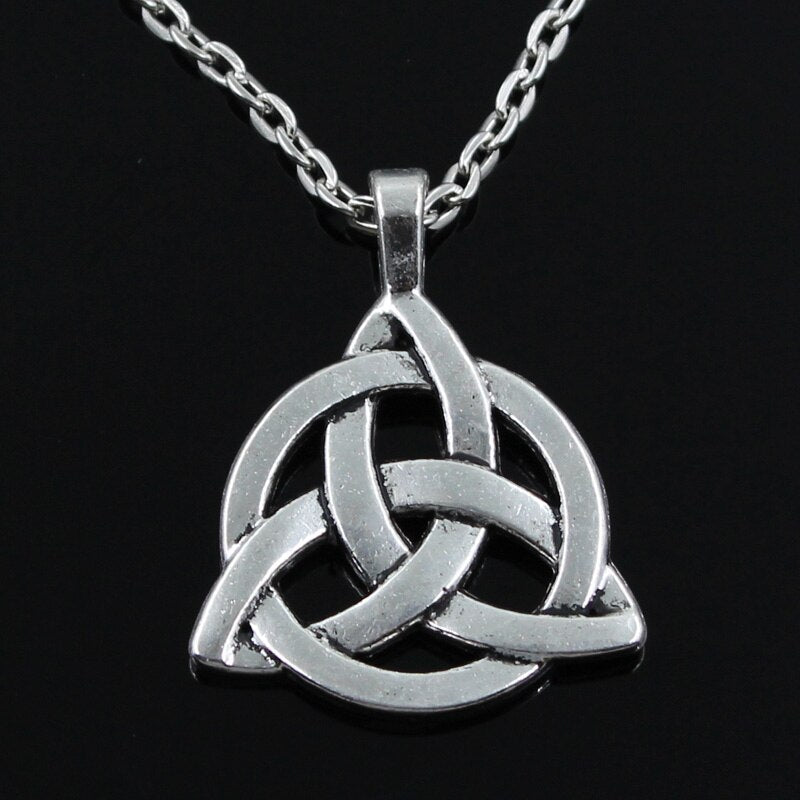 Collar Triple Cuernos Triqueta