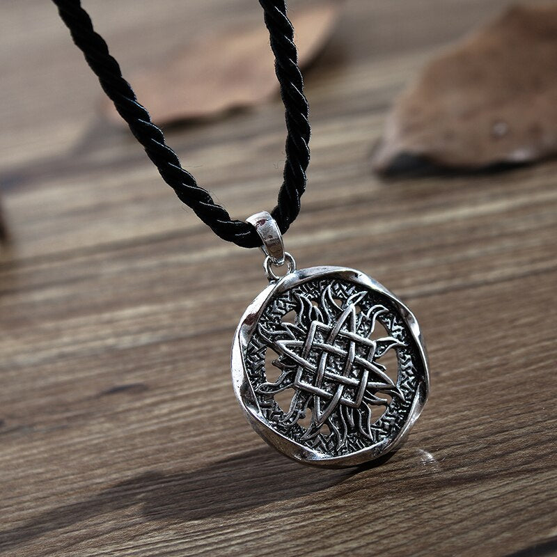 collar de sol negro