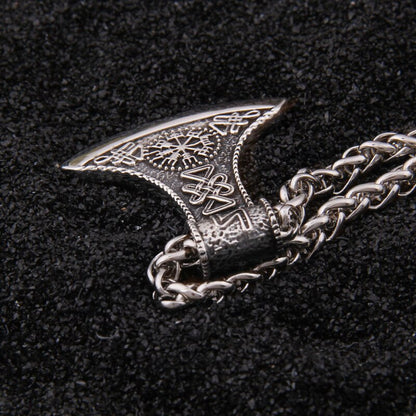 collar vikingo hacha