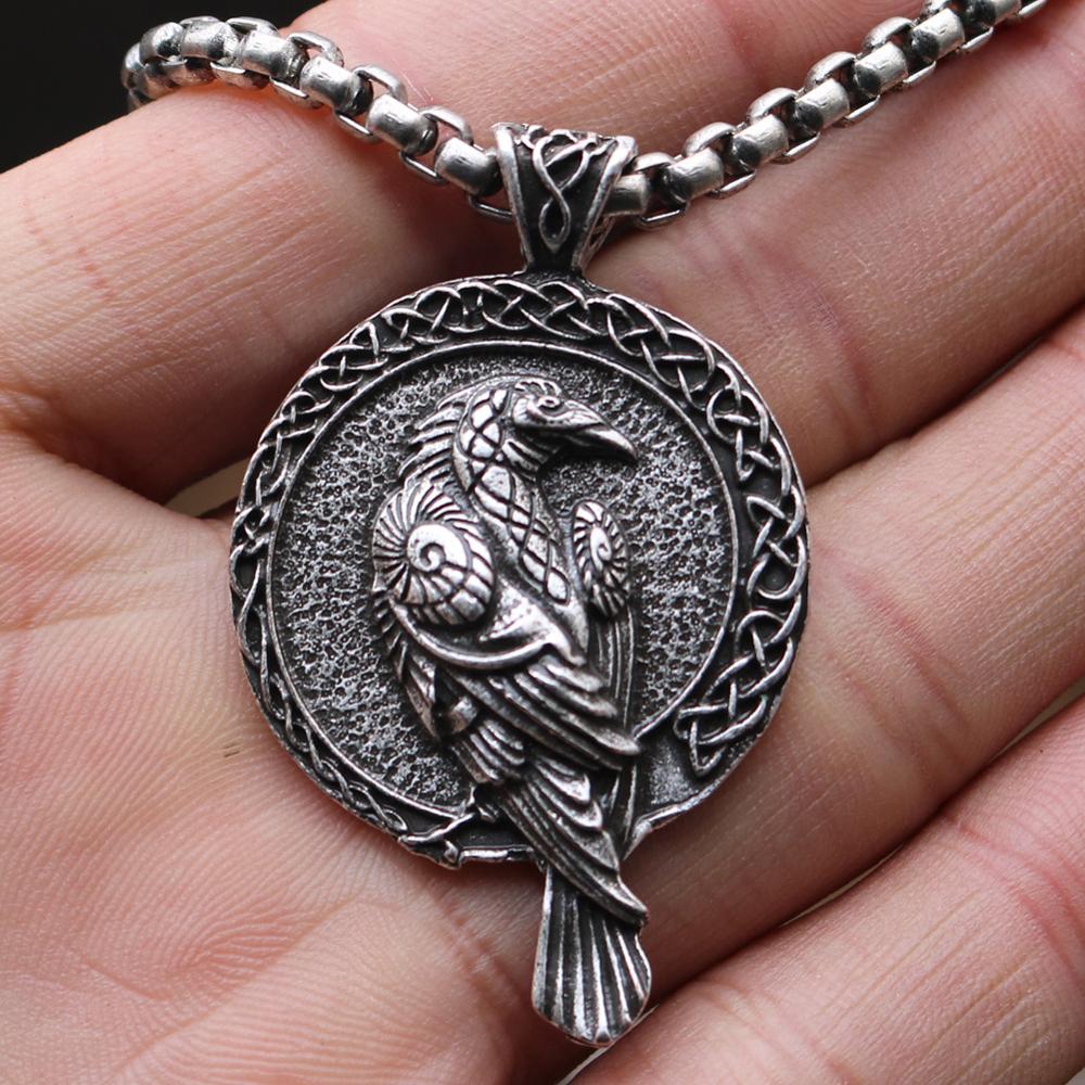 Collar cuervo vikingo