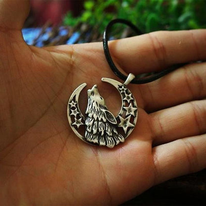 collar lobo con luna