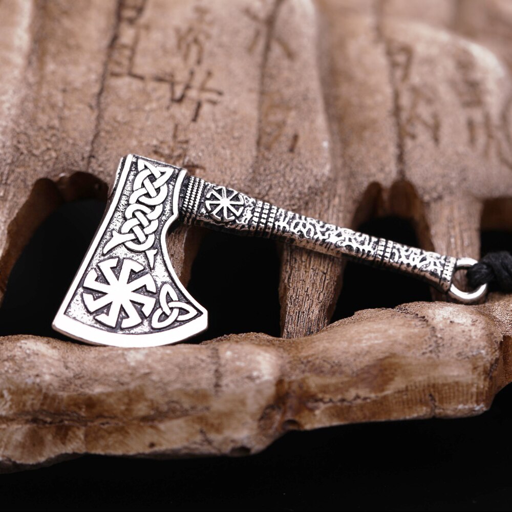 Collar vikingo kolovrat