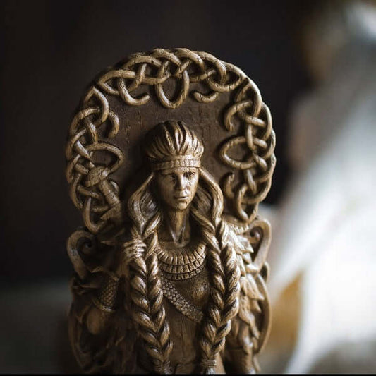 escultura vikinga freya