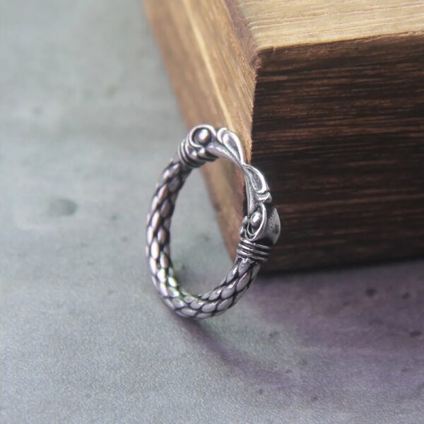 anillo vikingo dos cuervos