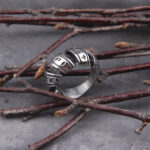 anillo runas nordicas