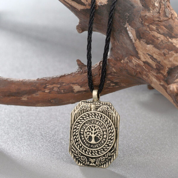 collar totem yggdrasil oro
