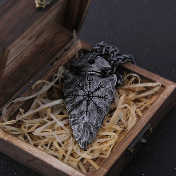 collar de lanza vikinga