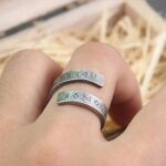 anillo de metal runas